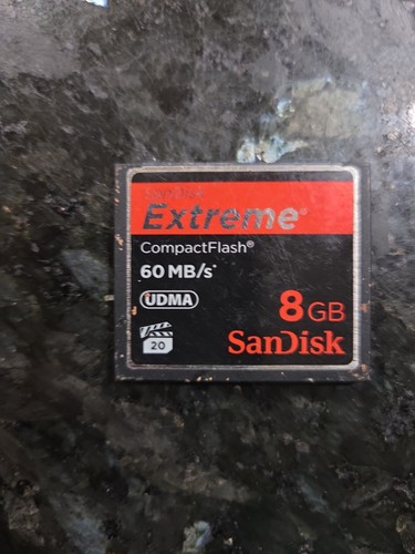 1pcs 8gb sandisk extreme - 8gb,